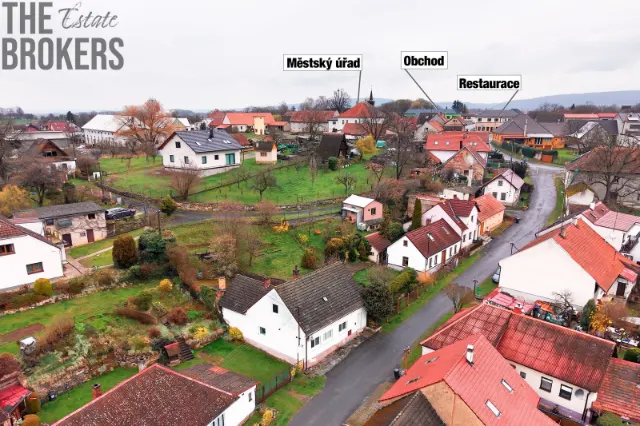 Poloha v obci: úřad, obchod a restaurace v docházkové vzdálenosti