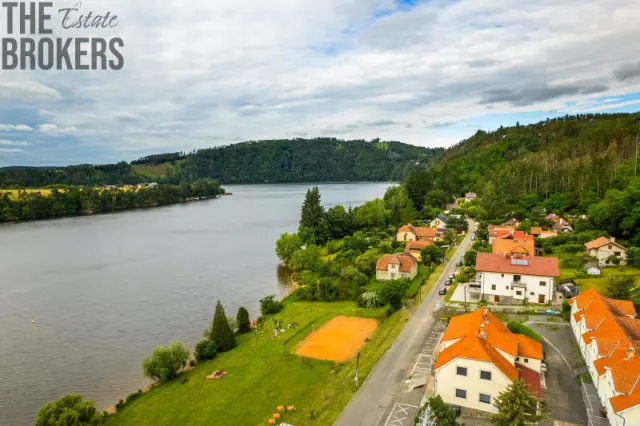Županovice a přehrada z výšky