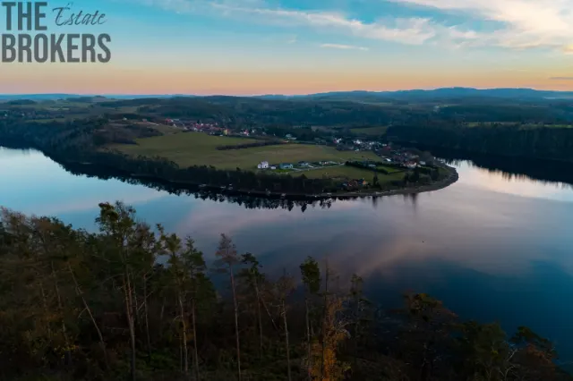 Meandr přehrady u Zvírotic